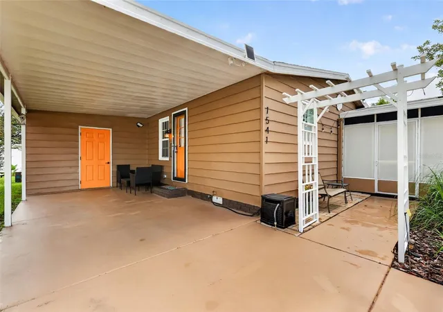 Photo 2 of Manufactured home for sale at 1541 Doral Cir, Lady Lake, FL 32159 | MLS# G5116867 | Listing updated on 2026-09-25