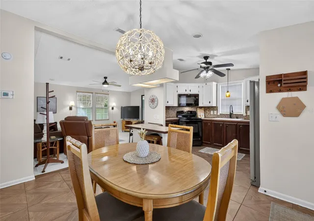 Photo 4 of Manufactured home for sale at 1541 Doral Cir, Lady Lake, FL 32159 | MLS# G5116867 | Listing updated on 2026-09-25