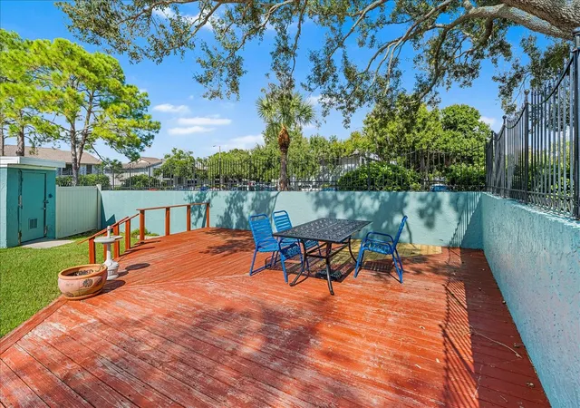 2nd image of 11401 3Rd St N, ST PETERSBURG, FL 33716