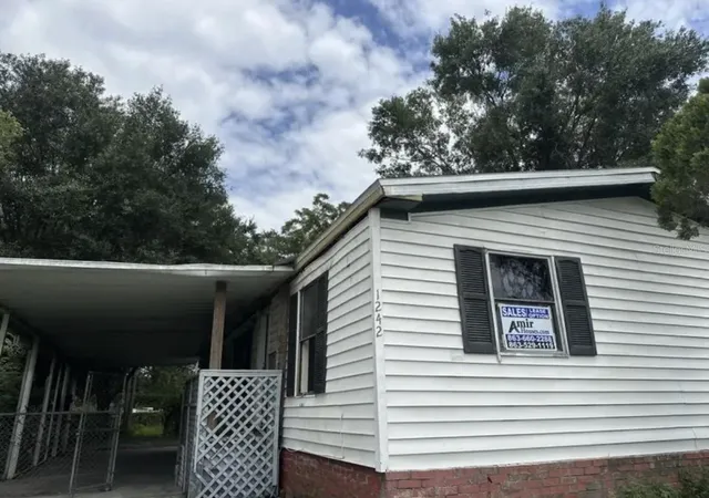 2nd image of 1242 Sea Oats Cir E, Lakeland, FL 33815 | MLS# TB8541730