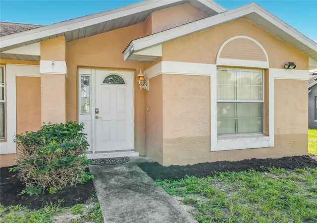 Photo 2 of Single family home for sale at 5709 Lakefield Ct, Orlando, FL 32810 | MLS# O6435996 | Listing updated on 2026-09-30