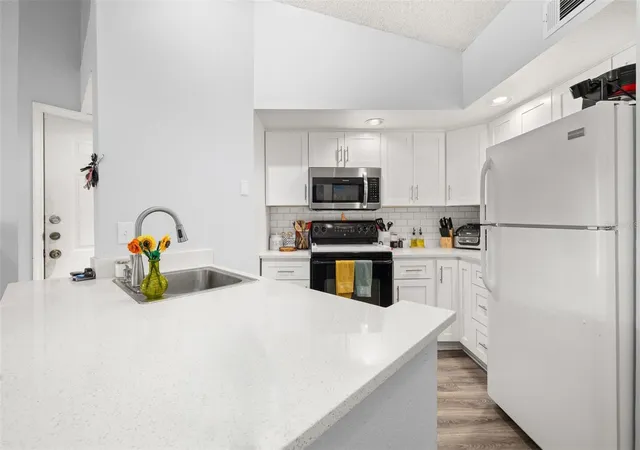 Listing Photo 5 - Condo for sale in building located at 5713 Gatlin Ave, Orlando, FL 32822 - Unit #226