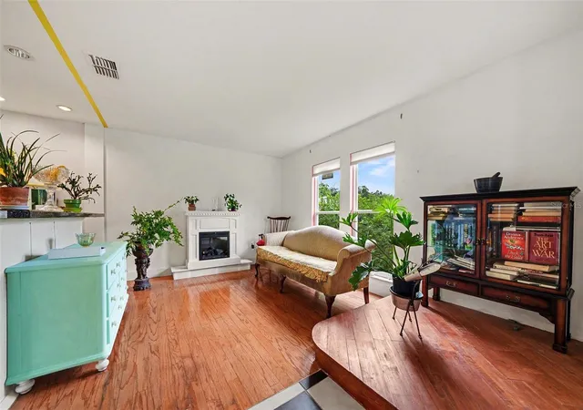 3rd image of 102 Dorchester Sq, Lake Mary, FL 32746 | MLS# O6435999