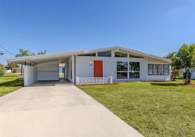 Photo 2 of Single family home for sale at 317 Hillview Rd, Venice, FL 34293 | MLS# A4703841 | Listing updated on 2026-10-07