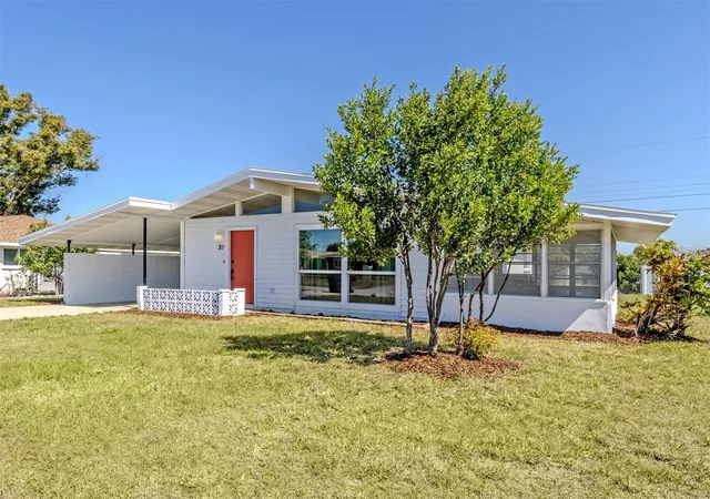Photo 3 of Single family home for sale at 317 Hillview Rd, Venice, FL 34293 | MLS# A4703841 | Listing updated on 2026-10-07