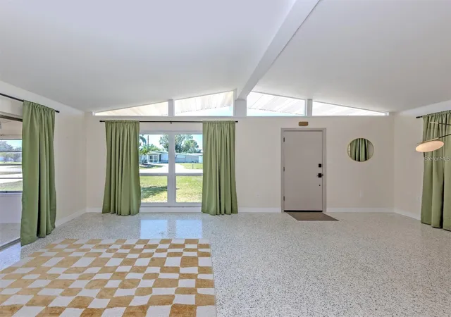 Photo 4 of Single family home for sale at 317 Hillview Rd, Venice, FL 34293 | MLS# A4703841 | Listing updated on 2026-10-07