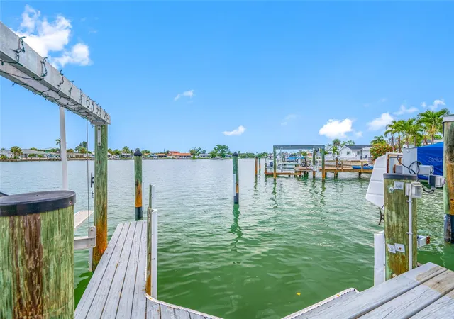 image of 560 79th St S, St Petersburg, FL 33707 | MLS# TB8541740