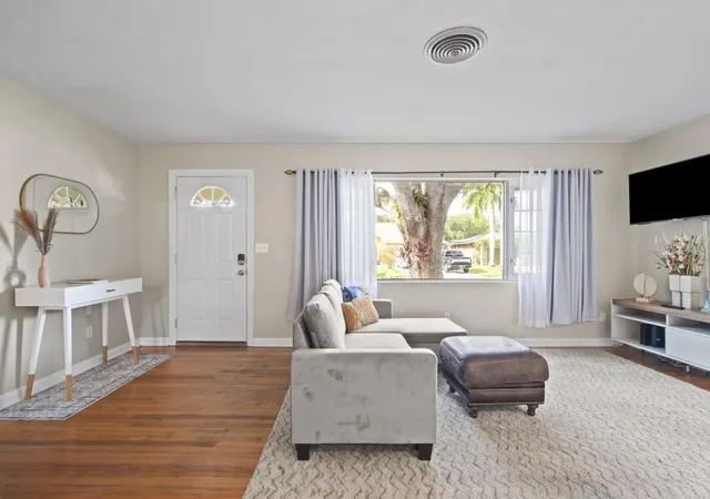 image of 1512 Lime St, Clearwater, FL 33756 | MLS# A4703848