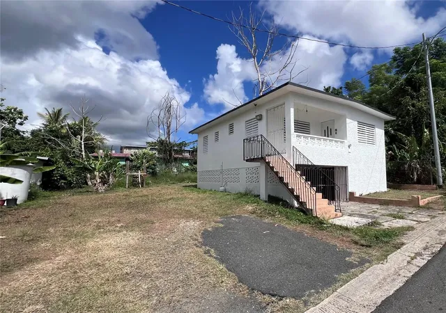 Photo 2 of Single family home for sale at Ao - 28 Interior Urb Reparto Valencia, Bayamon, PR 00958 | MLS# PR9123637 | Listing updated on 2026-10-17