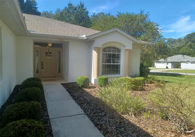 Photo 3 of Single family home for sale at 19199 Sw 192nd Loop, Dunnellon, FL 34432 | MLS# OM730947 | Listing updated on 2026-09-29