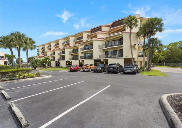 Photo 2 of Sale Pending at 204 3rd St W #103, Bradenton, FL 34205 | MLS# A4703851 | Listing updated on 2026-09-24