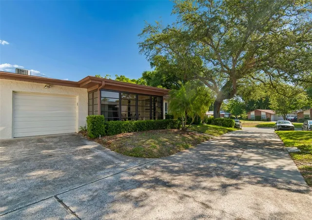3rd image of 2150 Shelly Dr, PALM HARBOR, FL 34684