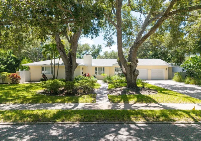 3rd image of 1722 North Dr, Sarasota, FL 34239 | MLS# A4703853