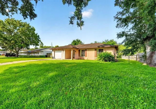 2nd image of 2944 Travelers Palm Dr, Edgewater, FL 32141 | MLS# NS1089076