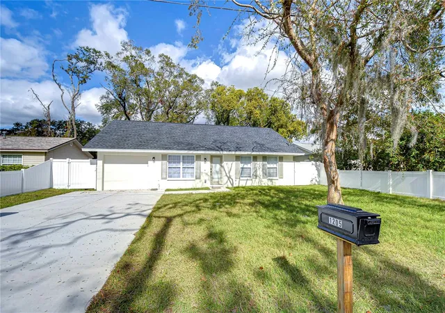 2nd image of 1205 W Hollywood St, Tampa, FL 33604 | MLS# TB8541780