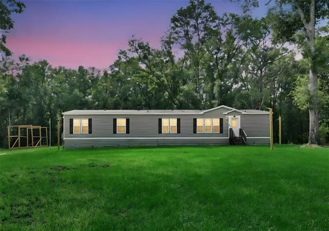 Photo 3 of Manufactured home for sale at 21619 41st Dr, Lake City, FL 32024 | MLS# TB8541782 | Listing updated on 2026-10-02