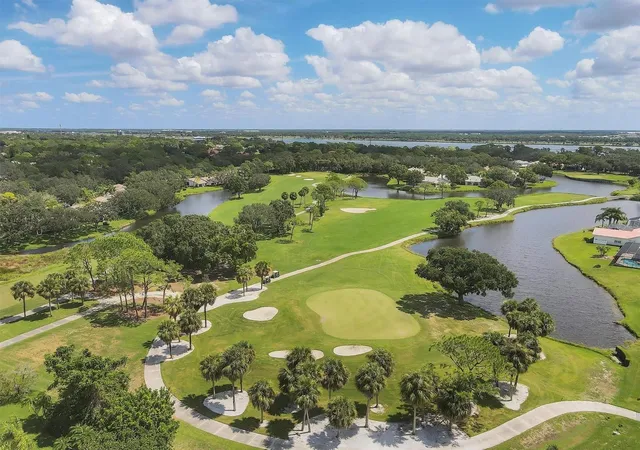 2nd image of 5264 Lake Vlg Dr, SARASOTA, FL 34235