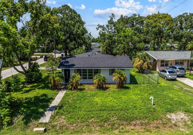 Photo 2 of Single family home for sale at 4875 Northwood Ave, Sarasota, FL 34231 | MLS# A4703860 | Listing updated on 2026-08-25