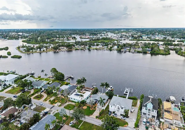 4th image of 704 Bayshore Dr, Tarpon Springs, FL 34689 | MLS# TB8541796