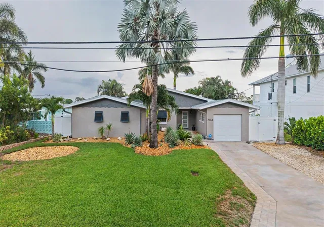 5th image of 704 Bayshore Dr, Tarpon Springs, FL 34689 | MLS# TB8541796