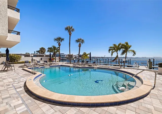 Listing Photo 2 - Condo for sale in building located at 5700 Mariner St, TAMPA, FL 33609 - Unit #302E