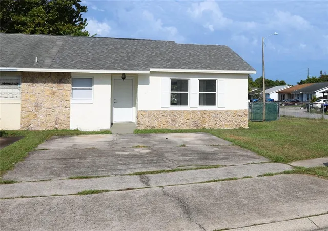 Photo 2 of Multi family home for sale at 6950 Edgefield Ln, Orlando, FL 32822 | MLS# O6436055 | Listing updated on 2026-09-26