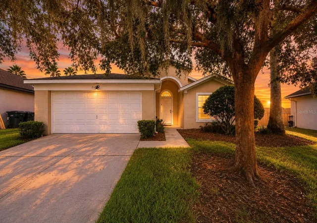 Photo 1 of Single family home for sale at 510 Castlemain Cir, Davenport, FL 33897 | MLS# O6436057 | Listing updated on 2026-08-31