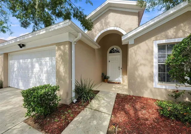 Photo 2 of Single family home for sale at 510 Castlemain Cir, Davenport, FL 33897 | MLS# O6436057 | Listing updated on 2026-08-31