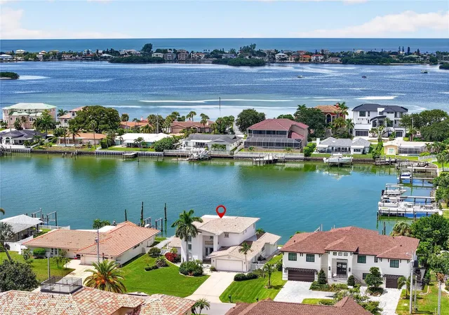 Photo 1 of Single family home for sale at 204 Poinciana Ln, Largo, FL 33770 | MLS# TB8541809 | Listing updated on 2026-09-07