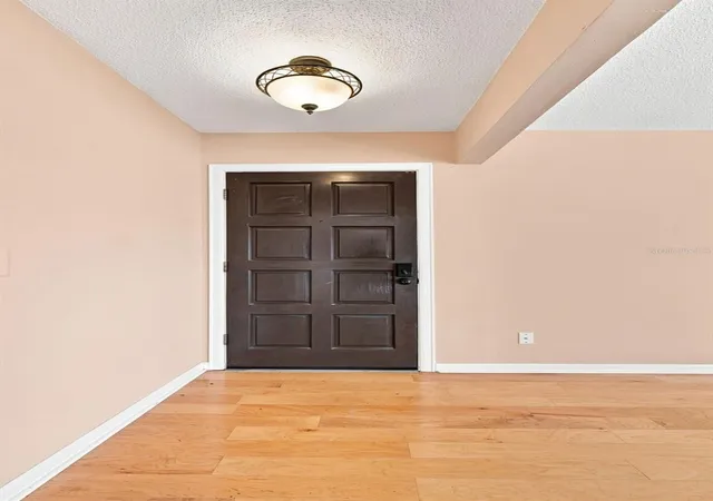5th image of 10836 Venice Cir, Tampa, FL 33635 | MLS# TB8541811