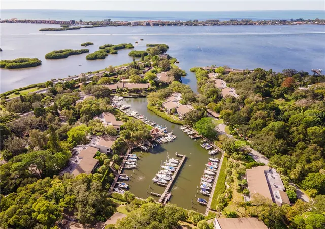 2nd image of 1704 Pelican Cvs Rd, SARASOTA, FL 34231