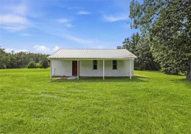 Photo 3 of Manufactured home for sale at 7412 Nw State Road 45, High Springs, FL 32643 | MLS# GC542959 | Listing updated on 2026-09-22