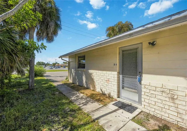 Photo 4 of House for sale at 20 W Cowles St, Englewood, FL 34223 | MLS# D6148532 | Listing updated on 2026-09-23