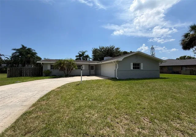 Photo 1 of Single family home for sale at 2617 S Fairway Dr, MELBOURNE, FL 32901 | MLS# O6436084 | Listing updated on 2026-10-15