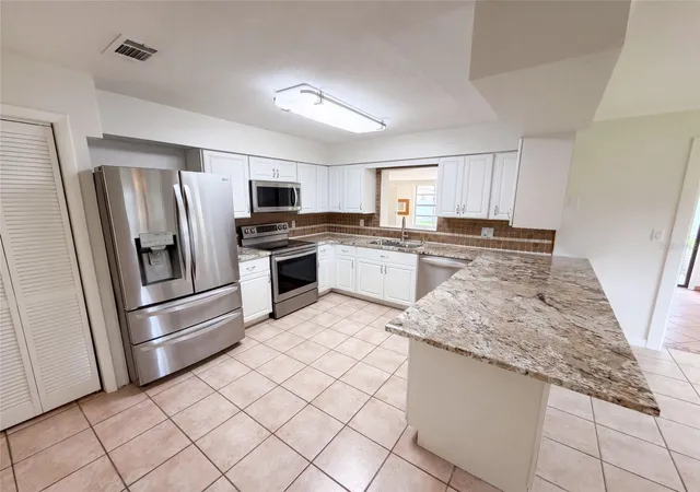 Photo 2 of Single family home for sale at 2617 S Fairway Dr, MELBOURNE, FL 32901 | MLS# O6436084 | Listing updated on 2026-10-15