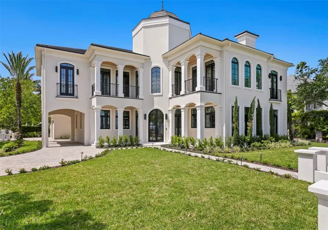 1st image of 3907 Bayshore Blvd, Tampa, FL 33611 | MLS# TB8541847