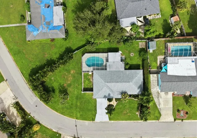 Photo 2 of Single family home for sale at 3710 Duncan Pl, Sarasota, FL 34239 | MLS# A4703878 | Listing updated on 2026-09-15