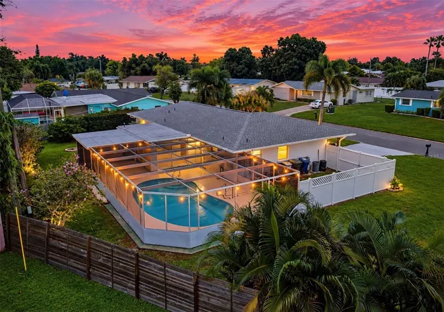Photo 3 of Single family home for sale at 3710 Duncan Pl, Sarasota, FL 34239 | MLS# A4703878 | Listing updated on 2026-09-15