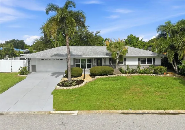 Photo 4 of Single family home for sale at 3710 Duncan Pl, Sarasota, FL 34239 | MLS# A4703878 | Listing updated on 2026-09-15