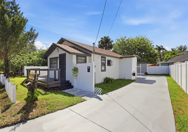 Photo 3 of Single family home for sale at 1416 Southwest Rd, Sanford, FL 32771 | MLS# O6436094 | Listing updated on 2026-10-01
