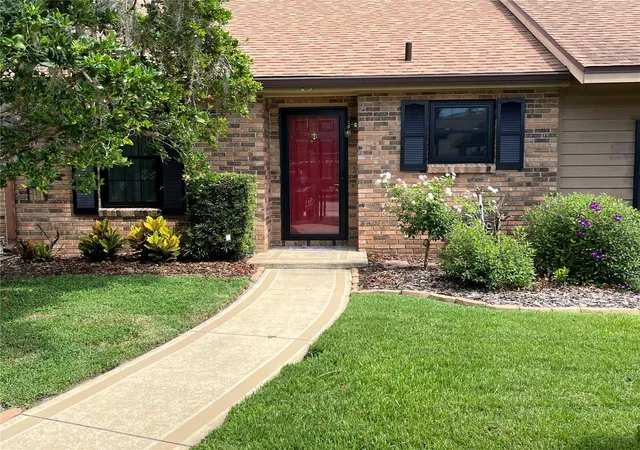 Photo 1 of Townhouse for sale at 15 Cove Ln, Eustis, FL 32726 | MLS# G5116892 | Listing updated on 2026-08-28