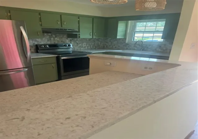 Photo 3 of Townhouse for sale at 15 Cove Ln, Eustis, FL 32726 | MLS# G5116892 | Listing updated on 2026-08-28