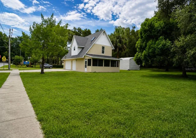 Photo 3 of Single family home for sale at 420 E New Hampshire Ave, Deland, FL 32724 | MLS# V4950888 | Listing updated on 2026-10-08
