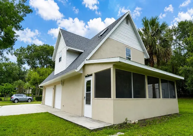 Photo 3 of Single family home for sale at 420 E New Hampshire Ave, Deland, FL 32724 | MLS# V4950888 | Listing updated on 2026-10-08