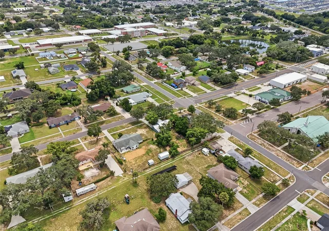 15th image of 4 E Bay St, Davenport, FL 33837 | MLS# O6436115