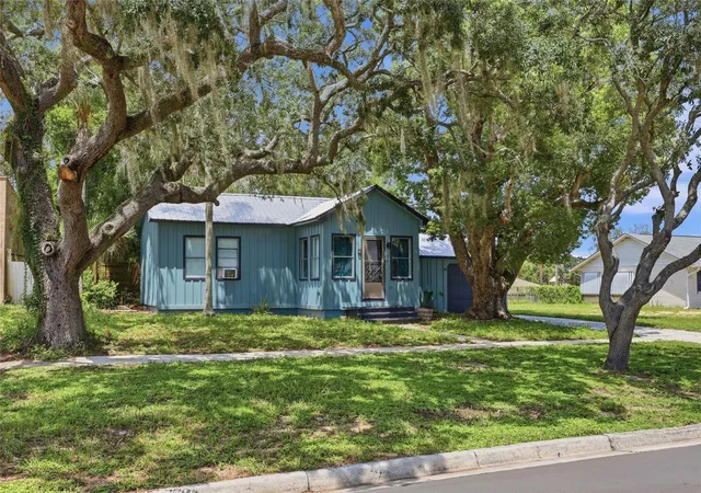 2nd image of 4 E Bay St, Davenport, FL 33837 | MLS# O6436115