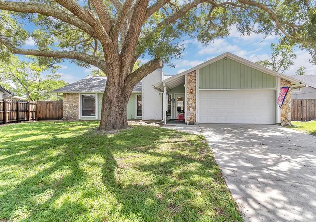 Photo 3 of Single family home for sale at 221 Odham Dr, Sanford, FL 32773 | MLS# FC320924 | Listing updated on 2026-09-18