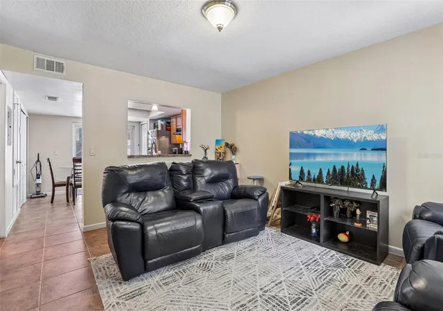 Photo 3 of Townhouse for sale at 12061 Tift Cir, Orlando, FL 32826 | MLS# O6436128 | Listing updated on 2026-09-14