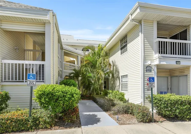 image of 6915 Stones Throw Cir N #3104, St Petersburg, FL 33710 | MLS# TB8541903