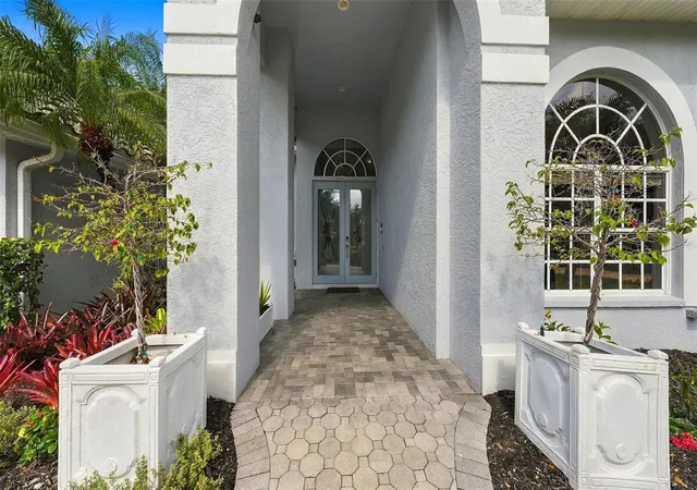 Photo 4 of Single family home for sale at 8136 Regents Ct, University Park, FL 34201 | MLS# A4703893 | Listing updated on 2026-10-28